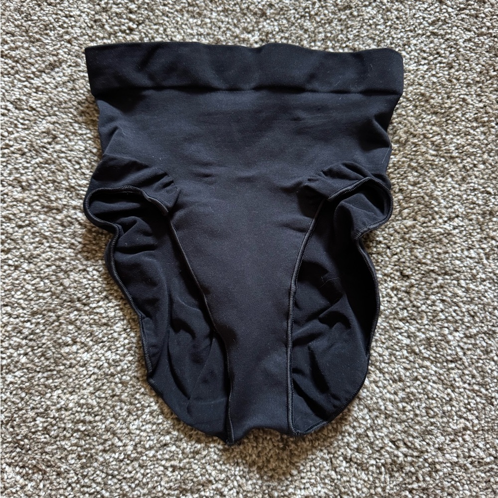 NWOT SKIMS SEAMLESS SCULPT MID WAIST BRIEF ONYX